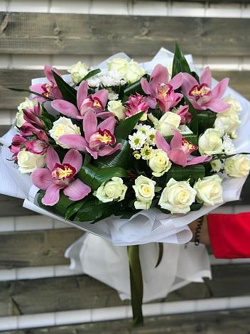 Букет цветов из: Розы и Хризантемы в Губахе