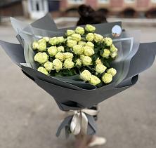 Букет Белые кустовые розы Солинеро в Губахе