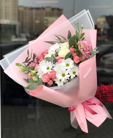 Букет цветов из: Розы, Лизиантусы и Хризантемы в Губахе